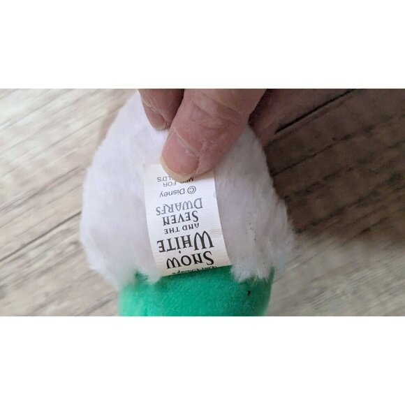 Disney Snow White & the Seven Dwarves Plush Green Hat Dwarf Head Backpack Clip B - Picture 4 of 6